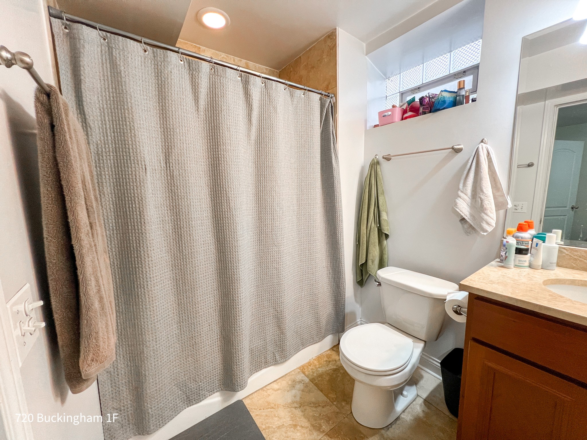 718-20 W Buckingham Pl 718-20 W Buckingham Pl., Chicago, IL 60657 - Leasing by Cross Street